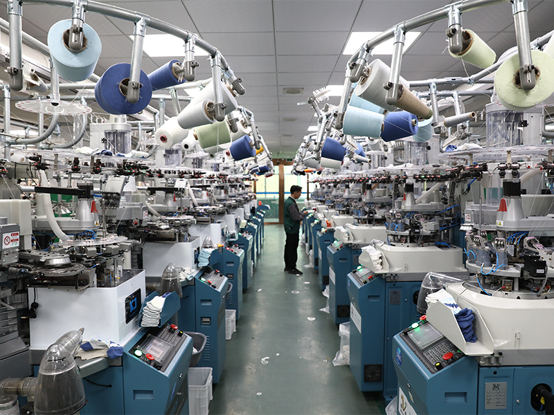 120針-200針自動縫頭翻襪多功能一體機車間